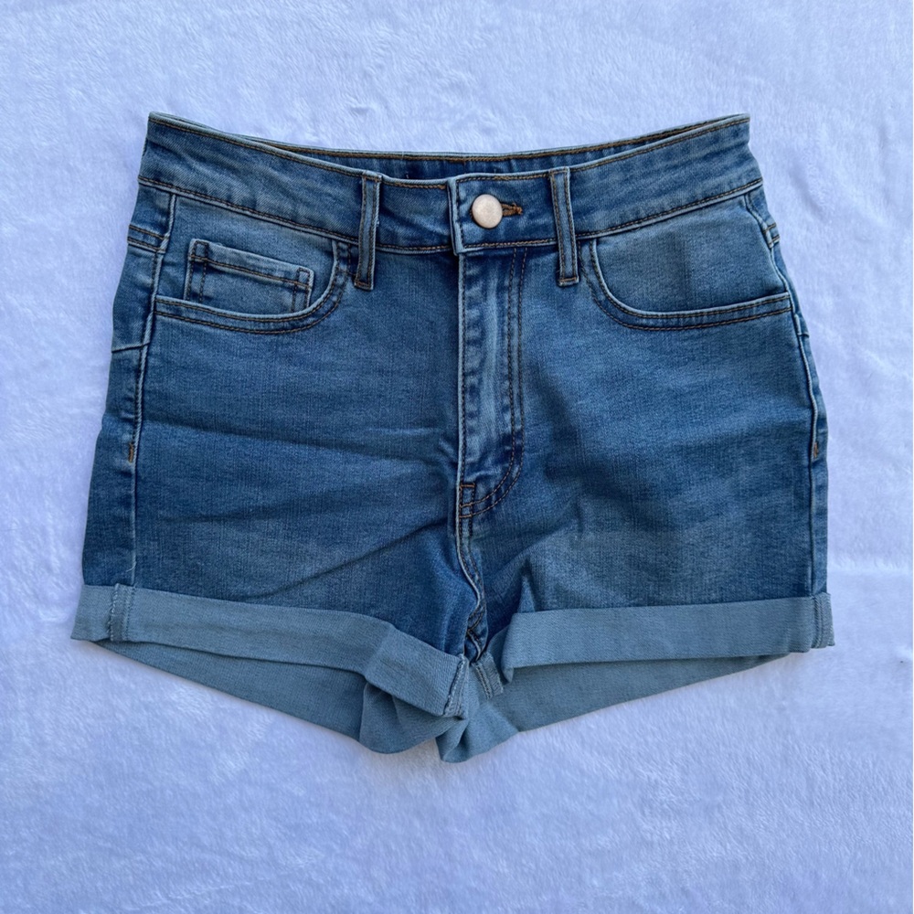 Fashion Nova Roll Deep Cuffed Denim Jean Shorts in Medium Blue Wash Size 26 NWT